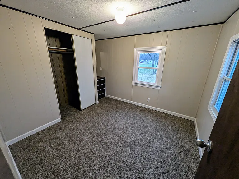 202 E Seminary St — Photo 5