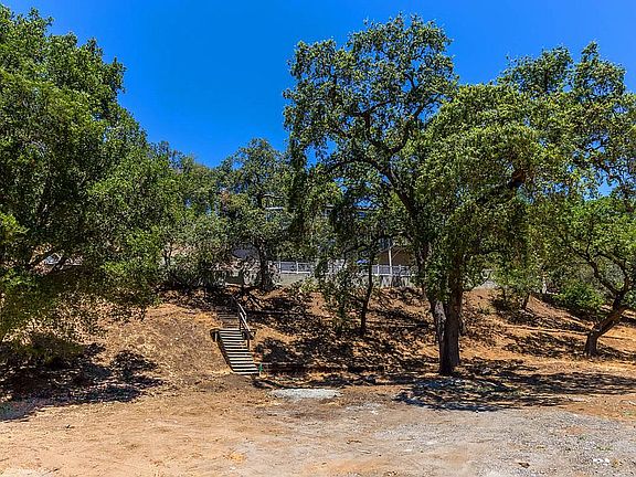 3rd image of 11824 Hilltop Dr