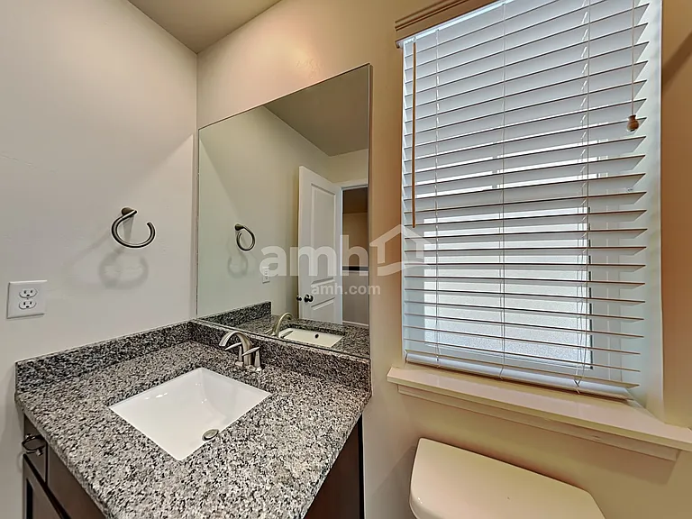 3028 E North Village Dr — Photo 14