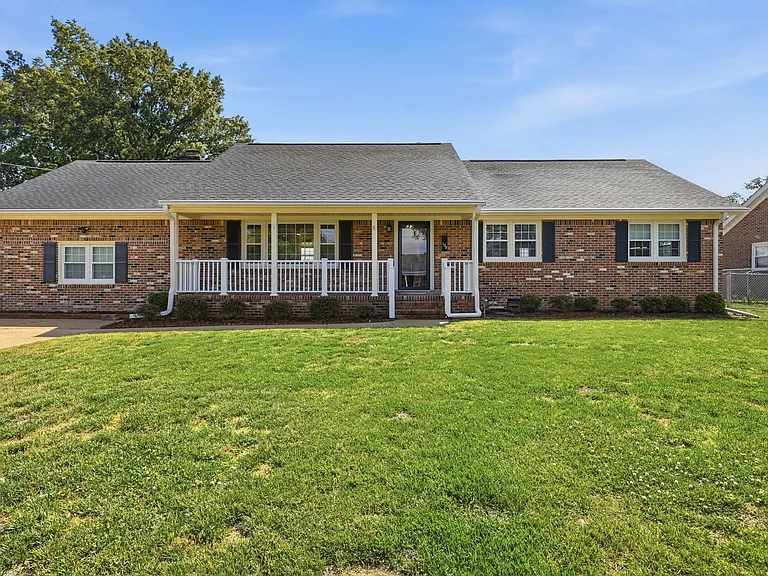 128 Convention Dr — Photo 1