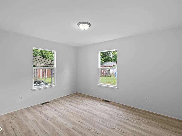 4074 Boulevard Pl — Photo 4