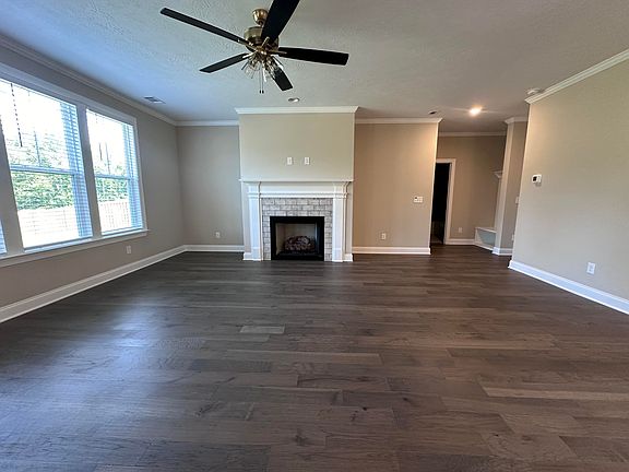 4th image of 909 Lillian Park Drive #LP145