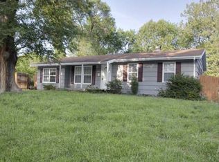 611 NW Village Dr, Lees Summit, MO 64063
