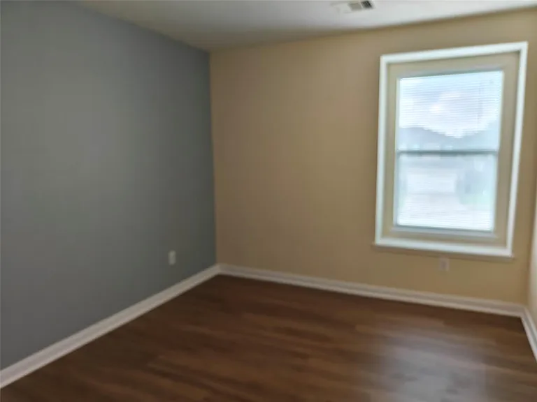 7915 Moss Springs Ct — Photo 35
