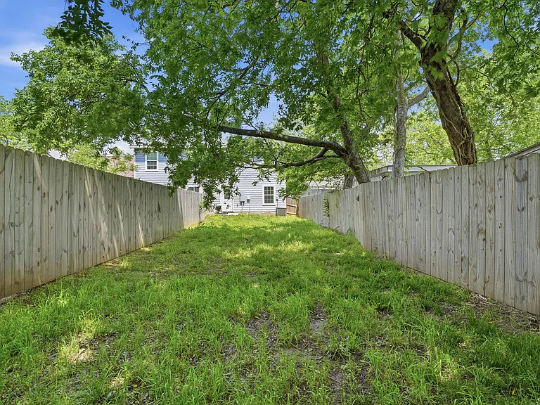 1022 W Shepherd St — Photo 26