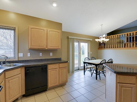 5th image of 542 Tuttle Dr