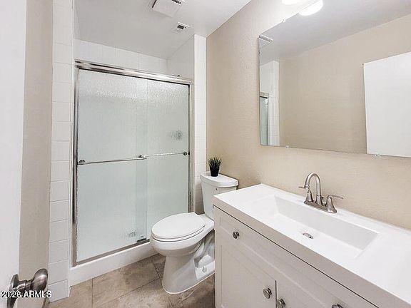 5th image of 810 E COLTER Street #34