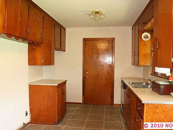 3rd image of 513 S 75th Ave E