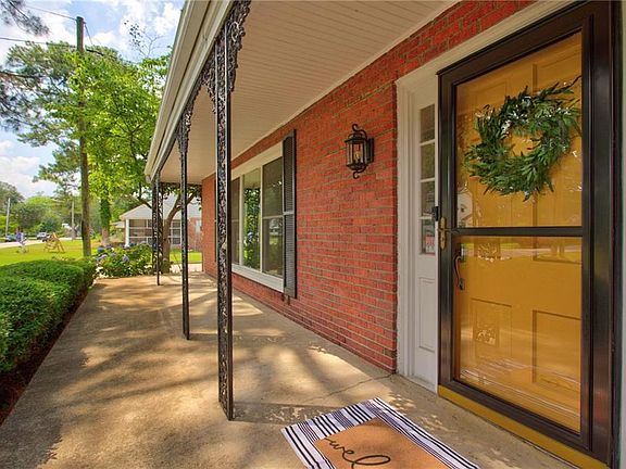 4th image of 33 Greenbrier Rd