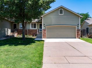 928 Cedar Point Cir, Rose Hill, KS 67133