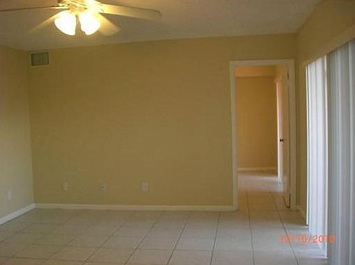 3rd image of 860 SW 118th Terrace #860