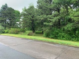 Carleton Ave, Hazleton, PA 18201