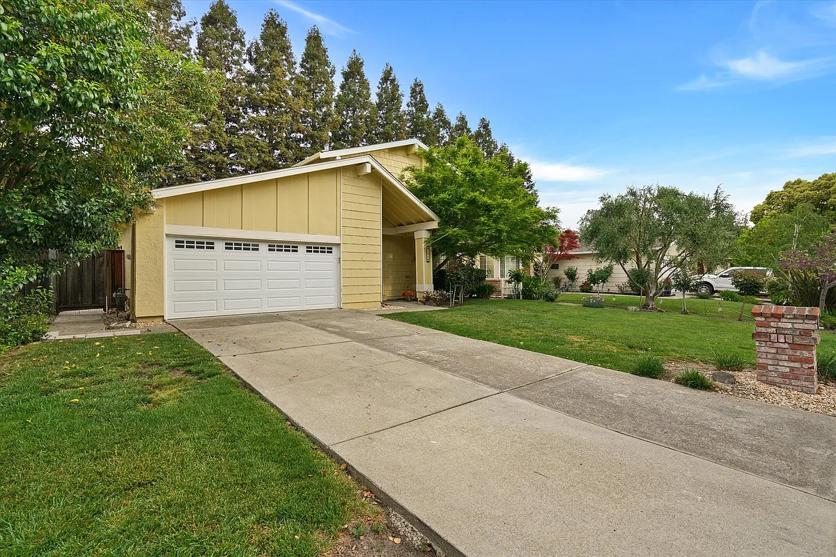 Building Photo - 108 Castleton Ct