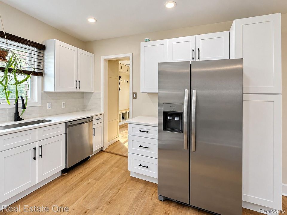 3675 Berkshire St, photo 12