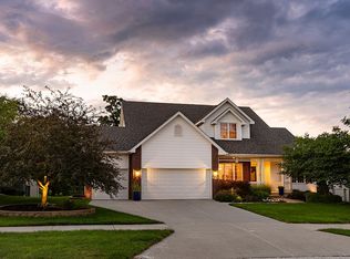 7131 Oak Crest Blvd, Johnston, IA 50131