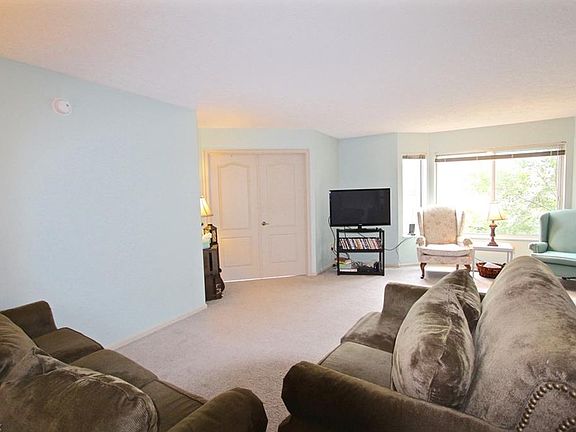 4th image of 362 Village Pointe Dr APT A