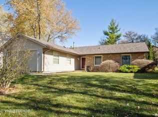 635 Autumn Dr, Roselle, IL 60172