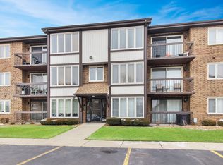 4900 Circle Ct APT 212, Crestwood, IL 60445