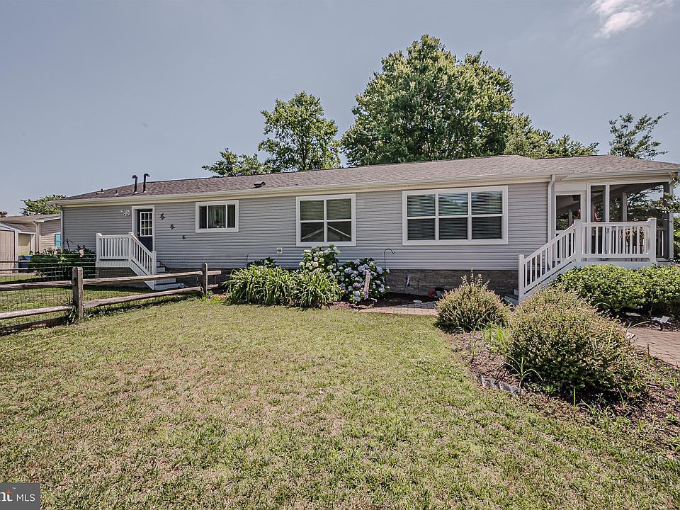 1st image of 34119 Meadow Ln