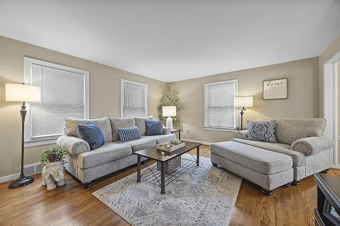 3 bed, 1340 sqft, $2,350 — Photo 4