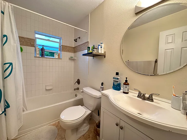 5811 NE 14th Rd #1 — Photo 6