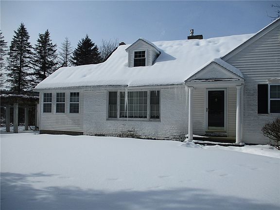 4th image of 141 Cemetery Rd