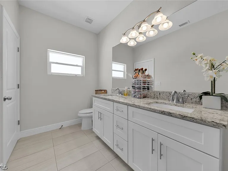405 NW 10th St — Photo 27