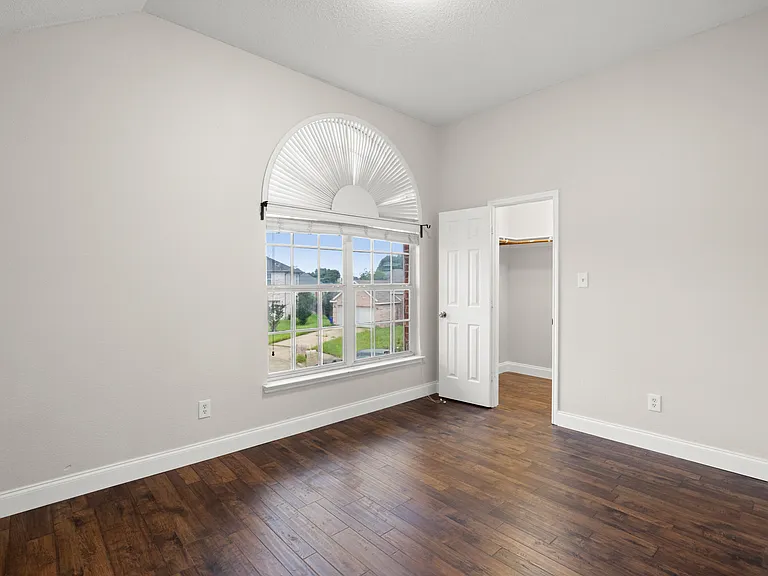 2318 Hillgrove Ct — Photo 37