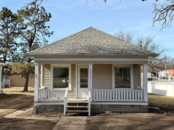 1037 N Broadway St, Wahoo, NE 68066