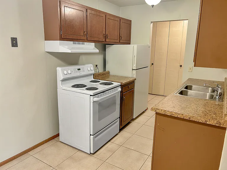 Tradewinds Apartments — Photo 28