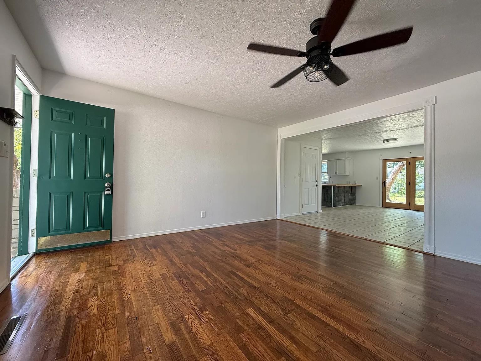 3 bed, 1274 sqft, $1,650 — Photo 3