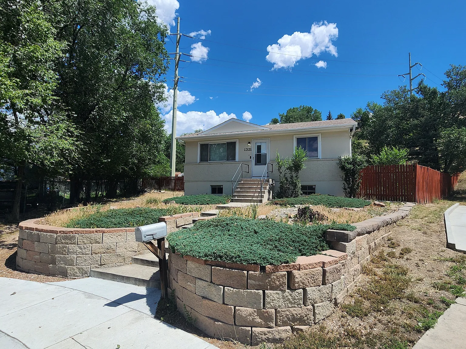 5 bed, 1440 sqft, $2,425 — Photo 2