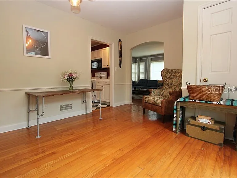 417 E Gore St — Photo 10