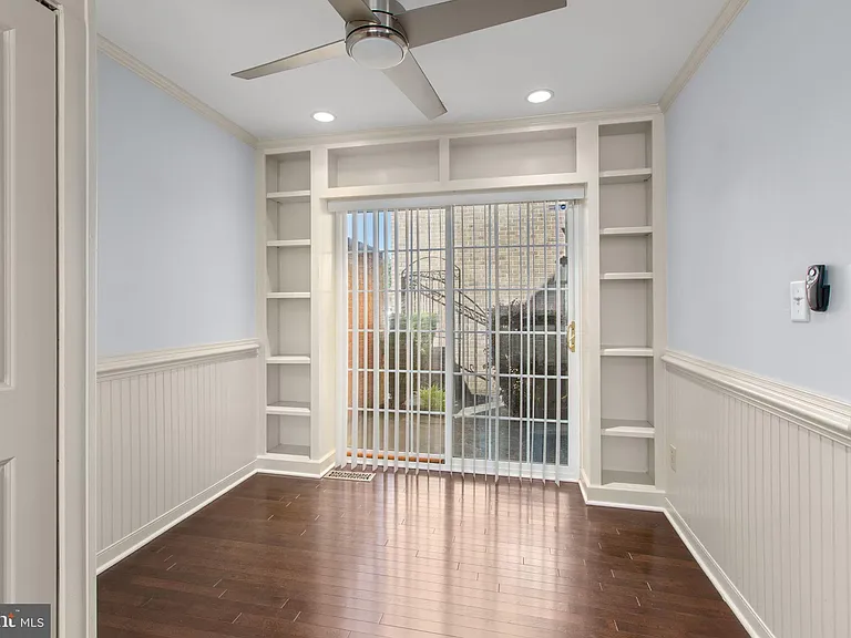 1011 Charles St #C — Photo 14