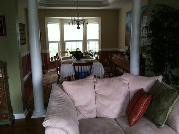 Sitting room, into DR