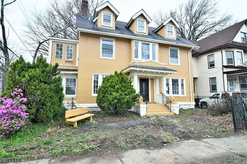 2nd image of 813-815 S 11th St