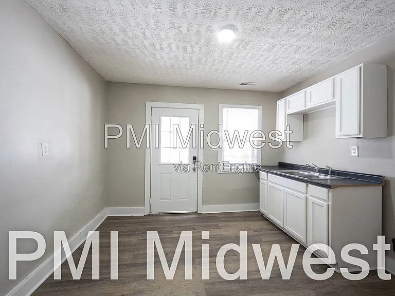2930 N Dearborn St #A — Photo 2