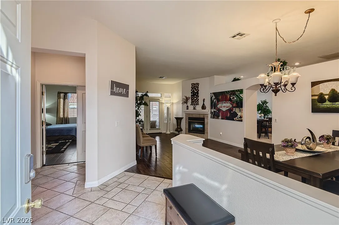 4 bed, 3.0 bath, 2313 sqft, $2,550 — Photo 4