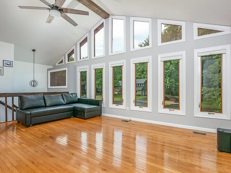 80 Lancaster Dr — Photo 2