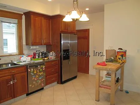 3 bed, 2100 sqft, $3,400 — Photo 2