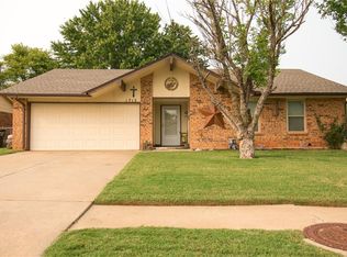 1713 SE 8th St, Moore, OK 73160