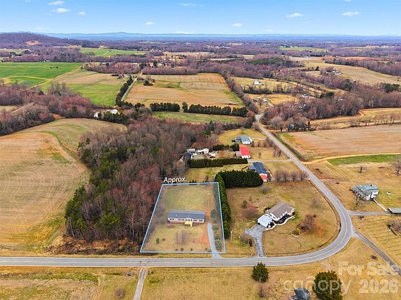3rd image of 3150 Cranberry Rd