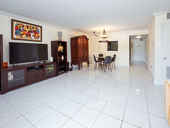 4th image of 130 S Shore Dr APT 3C