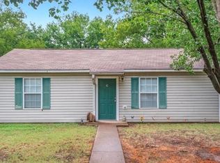 605 College St #C, Edgewood, TX 75117