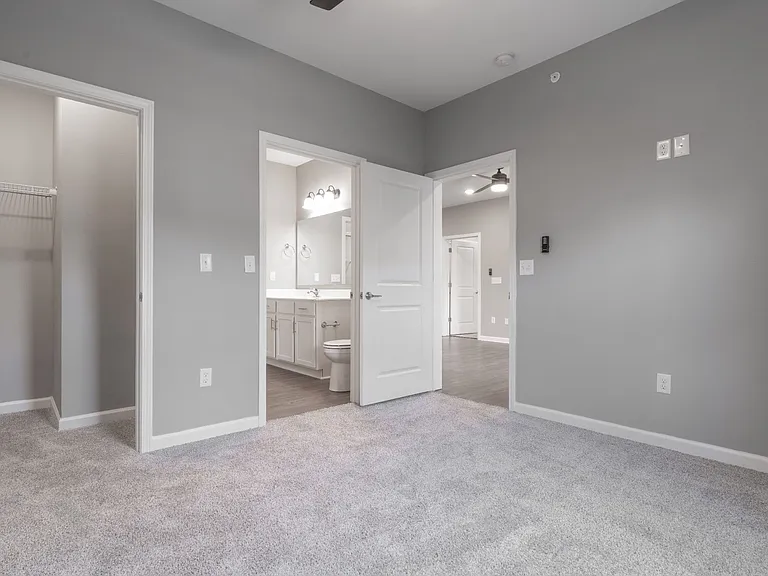 1601 E Main St — Photo 8