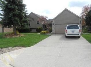 2805 Steamboat Springs Dr, Rochester Hills, MI 48309