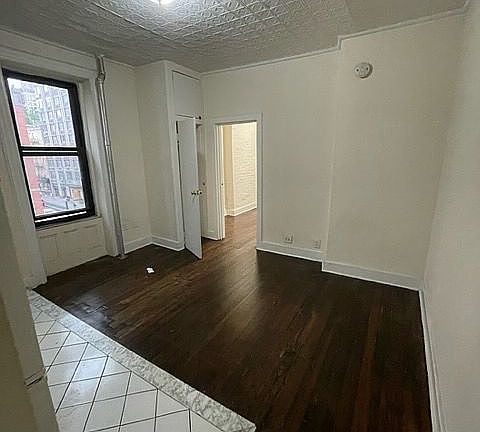 3rd image of 133 E 97th St APT 8