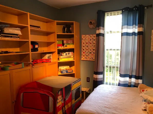 3308 Woodburn Village Dr APT 34, Annandale, VA 22003