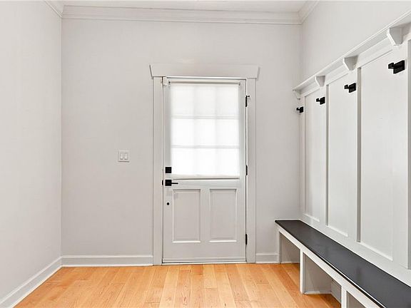 5th image of 1024 W 36th St