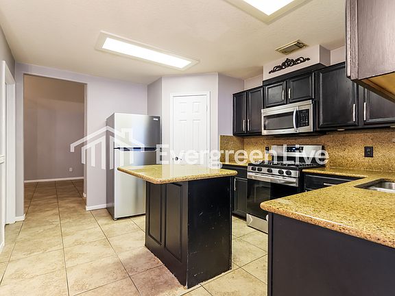 4th image of 15411 Hickory Dale St